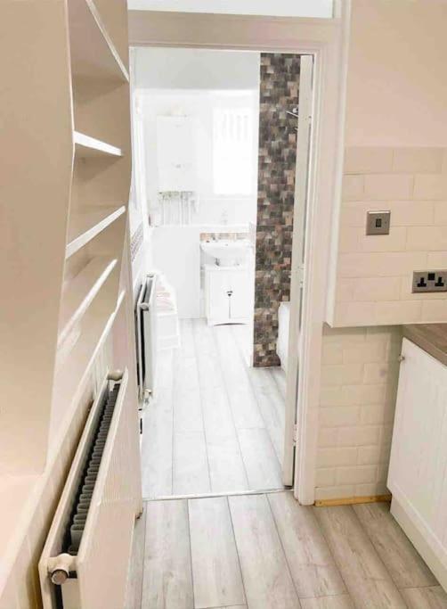 Lovely Two Bedroom Apartment, With Private Garden! Torquay Zewnętrze zdjęcie