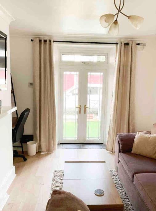 Lovely Two Bedroom Apartment, With Private Garden! Torquay Zewnętrze zdjęcie
